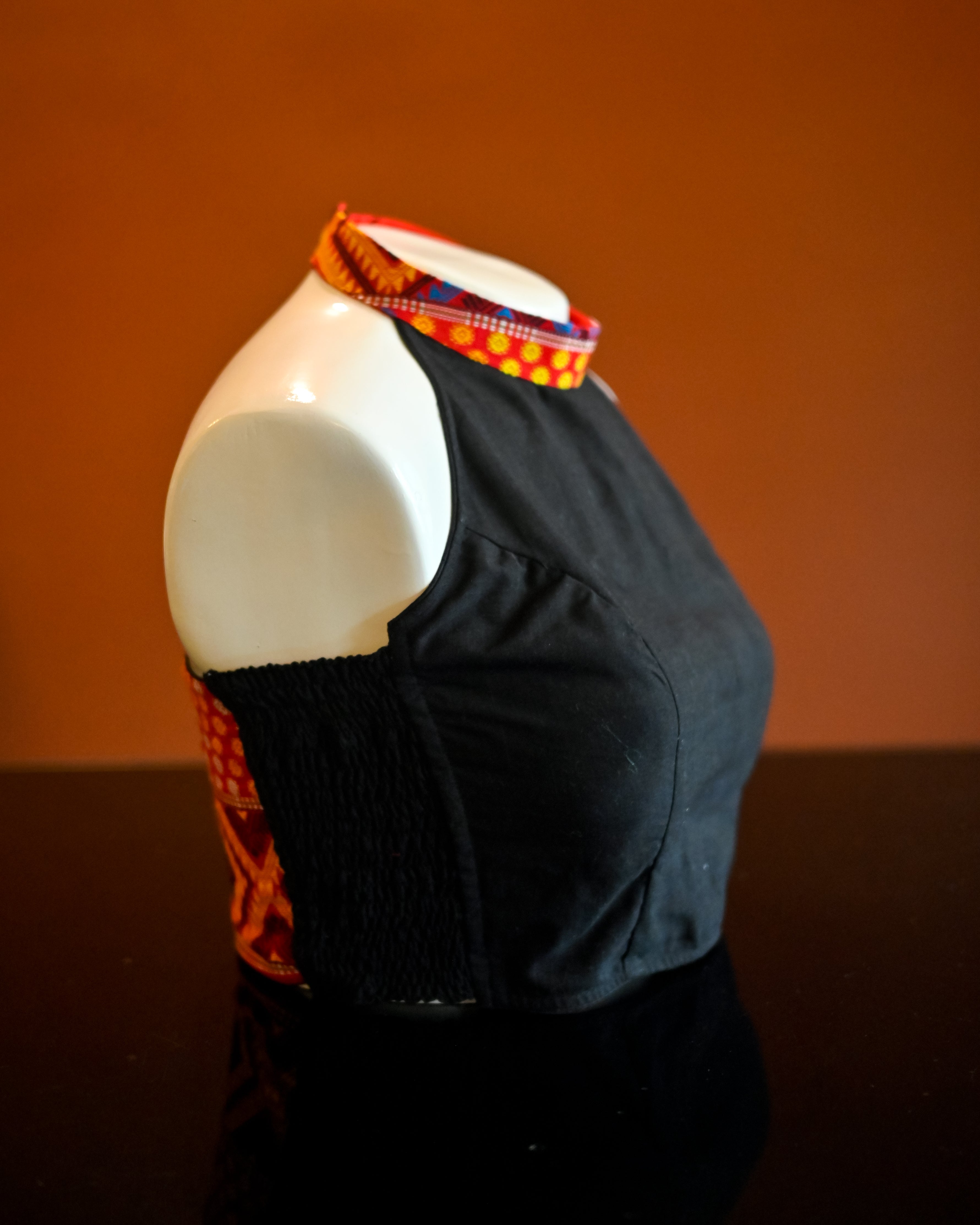 HALTER NECK STRETCHLINE BLOUSE IN MISING DESIGN